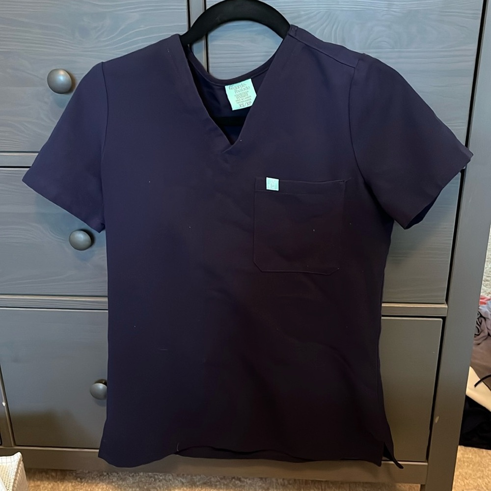 XS Garde Malade navy scrub top and undershirt